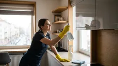 Veegt vet in één keer weg — een goedkope shampoomix die professionele schoonmakers gebruiken